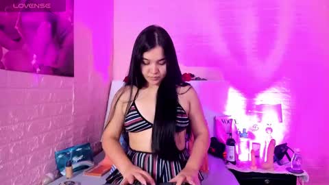 Snapshot of lyaa_collins_ chatting on 09/14/25, 10:58 Lya online show from 09/14/25, 10:58