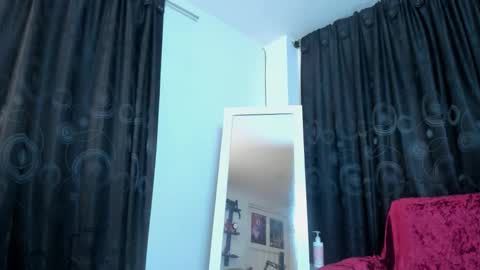 Snapshot of lylaheather chatting on 10/07/25, 06:32 Sara online show from 10/07/25, 06:32