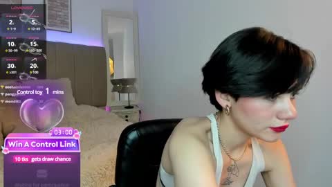Snapshot of lyn_lebelle chatting on 12/19/24, 01:40 Lyn online show from 12/19/24, 01:40