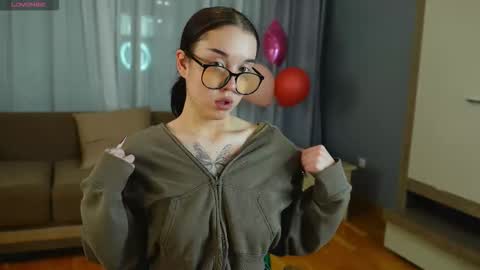 Hello there Im Eva3 Im new model here online show from 11/22/25, 02:05