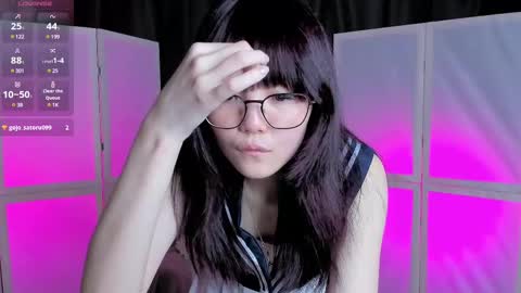 Snapshot of lyngrindle chatting on 02/14/25, 08:37 Suki online show from 02/14/25, 08:37
