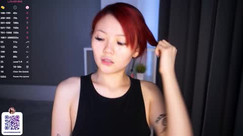 Snapshot of lyngrindle chatting on 09/29/25, 06:51 Suki online show from 09/29/25, 06:51