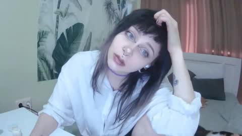 Kira online show from 09/09/25, 01:32