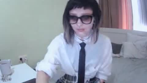 Kira online show from 09/18/25, 10:17