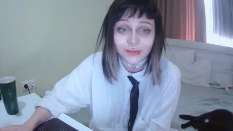 Kira online show from 09/19/25, 10:38