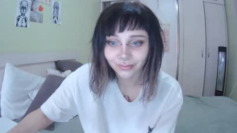 Kira online show from 09/25/25, 10:41