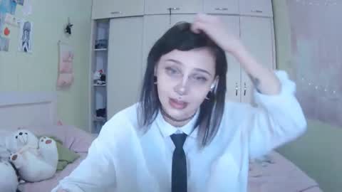 Kira online show from 10/08/25, 10:24