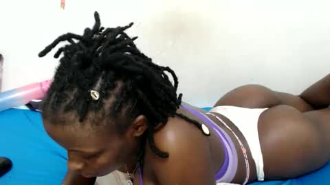 lyenne online show from 10/23/25, 06:39