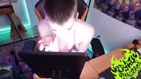 Snapshot of lynxanarres chatting on 12/19/24, 12:34 Lynx Anarres online show from 12/19/24, 12:34