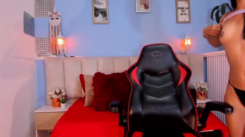 Snapshot of lyzzi_smith01 chatting on 12/03/24, 01:52 Lizzy smith online show from 12/03/24, 01:52