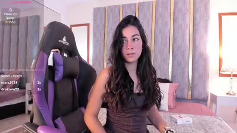 Snapshot of lyzzi_smith01 chatting on 02/18/25, 08:03 Lizzy smith online show from 02/18/25, 08:03