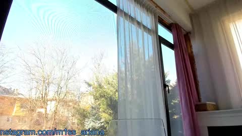 Snapshot of m1ss_ariana chatting on 03/06/25, 08:30 Ariana online show from 03/06/25, 08:30