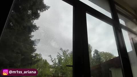 Ariana online show from 10/12/25, 06:34