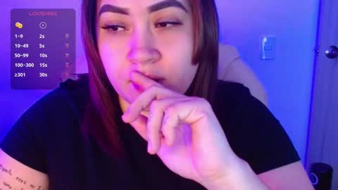 Snapshot of m33li chatting on 10/15/25, 02:01 Meli online show from 10/15/25, 02:01