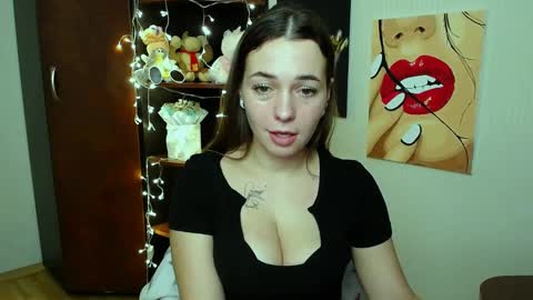 Snapshot of m_vikki chatting on 01/25/25, 11:55 Vikki online show from 01/25/25, 11:55