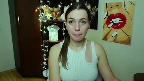 Snapshot of m_vikki chatting on 01/31/25, 05:53 Vikki online show from 01/31/25, 05:53