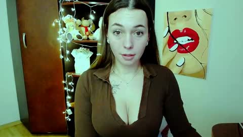 Snapshot of m_vikki chatting on 02/11/25, 01:41 Vikki online show from 02/11/25, 01:41