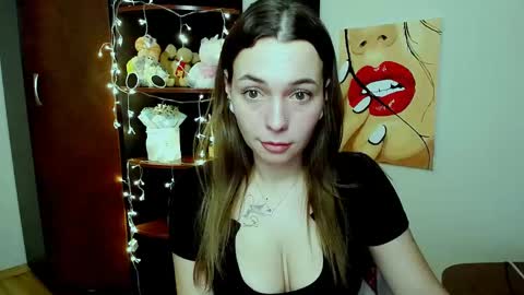 Snapshot of m_vikki chatting on 02/20/25, 03:52 Vikki online show from 02/20/25, 03:52