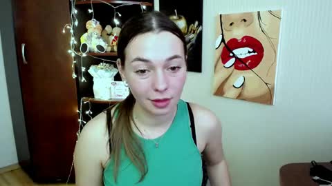 Snapshot of m_vikki chatting on 03/08/25, 01:25 Vikki online show from 03/08/25, 01:25