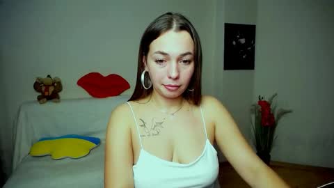 Snapshot of m_vikki chatting on 10/19/25, 09:10 Vikki online show from 10/19/25, 09:10