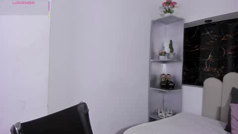 Mazikeen  online show from 10/28/25, 08:29