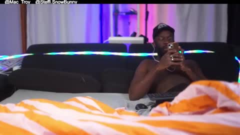 Mac Troy online show from 10/16/25, 05:58