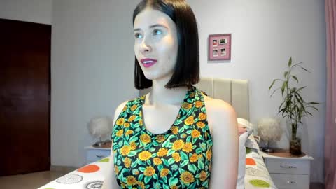 Snapshot of macarena_vallejo_ chatting on 12/05/24, 01:36 Macarena online show from 12/05/24, 01:36