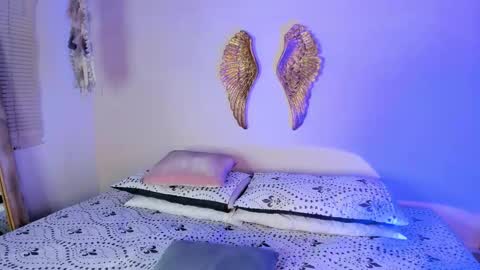 Macarena  online show from 10/21/25, 10:21