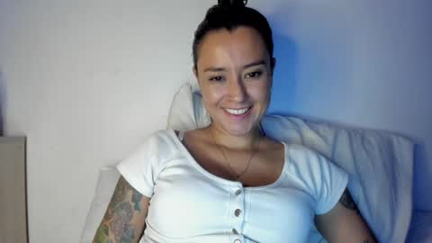 Snapshot of macarenax chatting on 01/08/25, 01:32 Maca online show from 01/08/25, 01:32