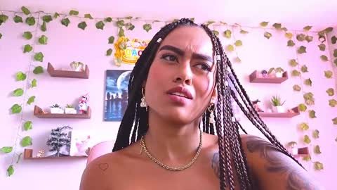 Snapshot of macey_hairy chatting on 12/06/24, 04:28 Macey Elliot Modelo Independiente online show from 12/06/24, 04:28