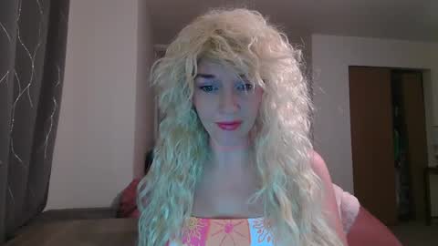 Snapshot of maciimayy chatting on 09/24/25, 02:37 maciimayy online show from 09/24/25, 02:37