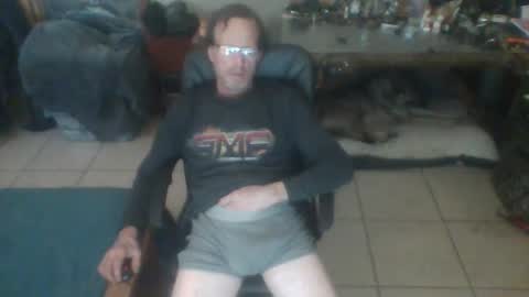 Snapshot of mackdog1369 chatting on 01/16/25, 01:58 mackdog1369 online show from 01/16/25, 01:58