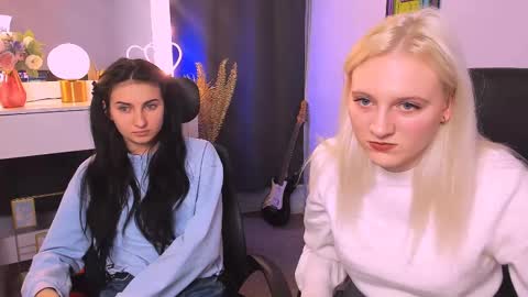 Snapshot of madam_ulis chatting on 03/11/25, 01:45 Ulis online show from 03/11/25, 01:45