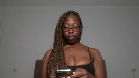 Snapshot of madamindigo chatting on 01/02/25, 09:39 YourMadamIndigo online show from 01/02/25, 09:39