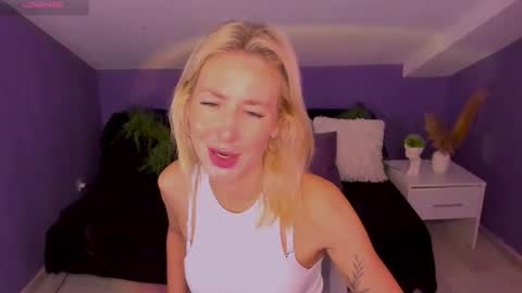 Snapshot of madammilly chatting on 10/05/25, 06:23 Evelyn online show from 10/05/25, 06:23