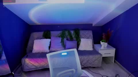 Snapshot of madammilly chatting on 10/12/25, 06:34 Evelyn online show from 10/12/25, 06:34