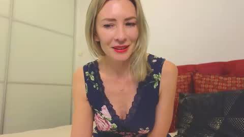 Snapshot of maddalena_ chatting on 12/19/24, 09:17 Maddalena online show from 12/19/24, 09:17