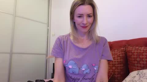 Snapshot of maddalena_ chatting on 03/05/25, 12:16 Maddalena online show from 03/05/25, 12:16