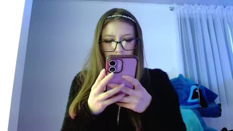 Snapshot of maddy_14 chatting on 09/27/25, 12:54 Maddy UwU online show from 09/27/25, 12:54