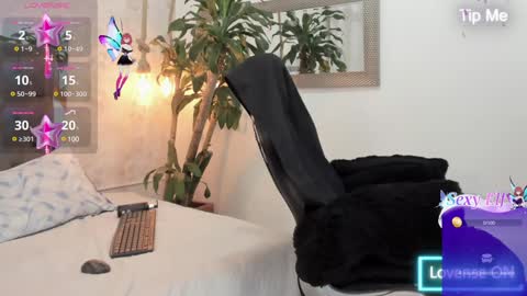 Snapshot of maddy_cooper_ chatting on 01/18/25, 10:49 Maddy online show from 01/18/25, 10:49