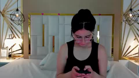 Snapshot of maddy_jacksonw chatting on 10/18/25, 11:49 Maddy online show from 10/18/25, 11:49