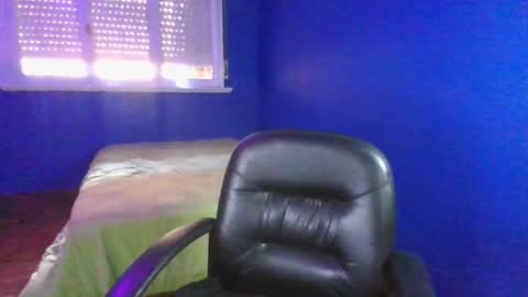 Snapshot of maddy_paris69 chatting on 03/12/25, 06:11 Paris online show from 03/12/25, 06:11
