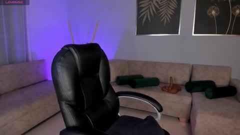 Snapshot of maddyowens_ chatting on 10/16/25, 10:49 Maddy Owens online show from 10/16/25, 10:49