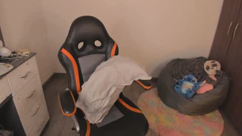 madelaine_taylor online show from 09/30/25, 05:51