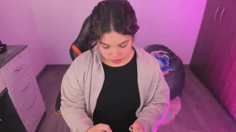 madelaine_taylor online show from 10/16/25, 12:17