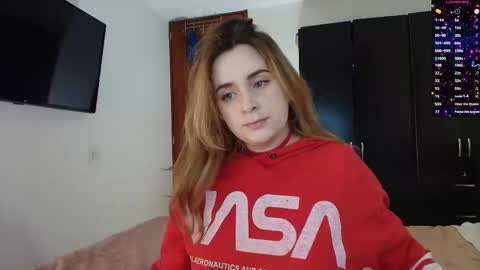 Snapshot of madelamee chatting on 02/14/25, 10:58 madelamee online show from 02/14/25, 10:58
