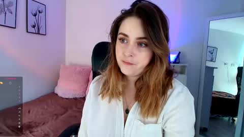 Snapshot of madelamee chatting on 09/21/25, 03:02 madelamee online show from 09/21/25, 03:02
