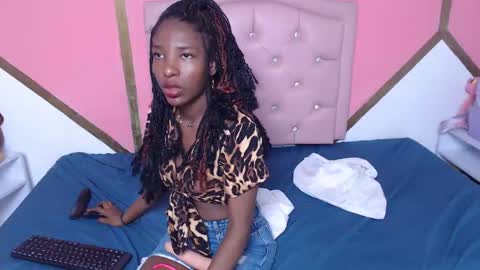 Snapshot of madeline_woods chatting on 12/13/24, 01:59 Madeline online show from 12/13/24, 01:59