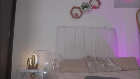 Valentina   1030   530  -  online show from 11/19/25, 05:07