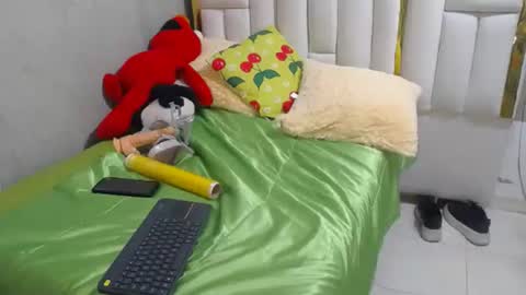 Snapshot of madison_grande chatting on 03/07/25, 06:33 MADISON online show from 03/07/25, 06:33